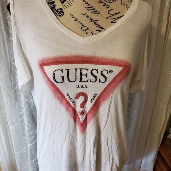 Guess cold shoulder graphic t-shirt sz med - Picture 1 of 8